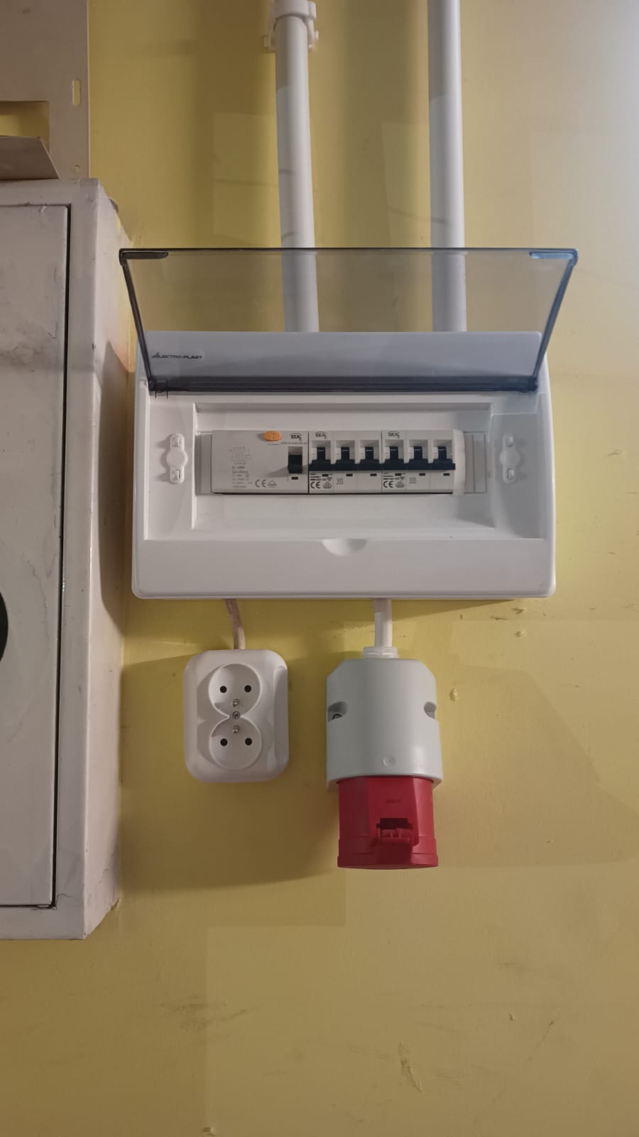 Montaż gniazd siłowych - Kielce